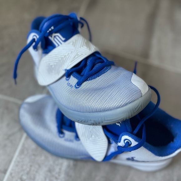 Kyrie flytrap 3 - White Varsity Royals - Picture 2 of 5